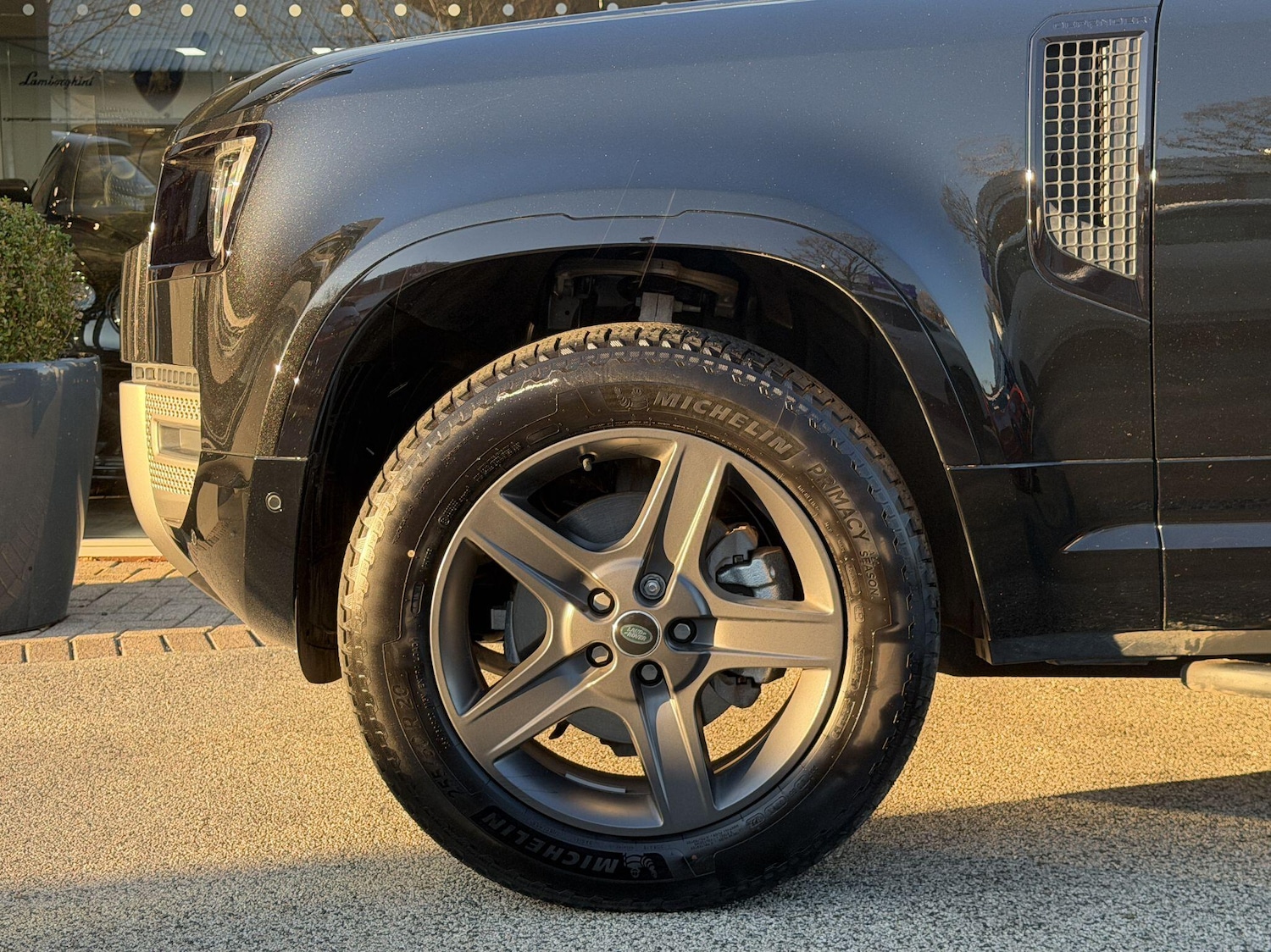 Used Land Rover Defender 90 2024 for sale - 77074041: Photo 4