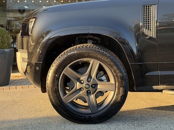 Used Land Rover Defender 90 2024 for sale - 77074041: Photo