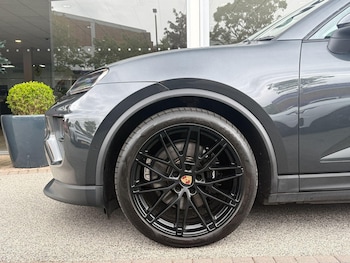 Used Porsche Macan 2024 for sale - 79247631: Photo