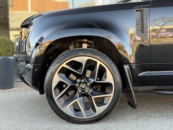 Used Land Rover Defender 110 2025 for sale - 78361742: Photo