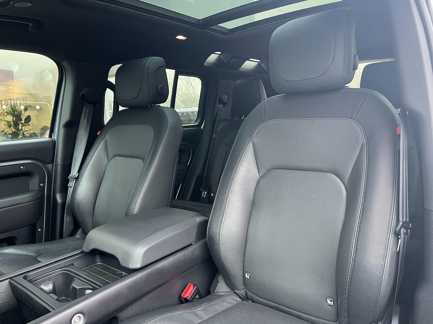 Used Land Rover Defender 2024 for sale - 77016669: Photo 26