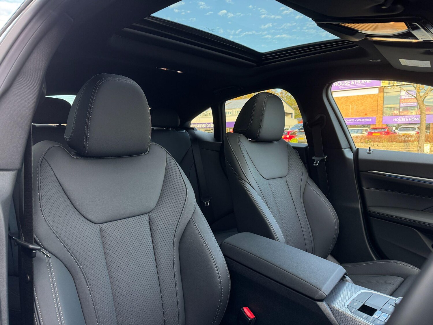 Used BMW i4 2025 for sale - 76549311: Photo 15