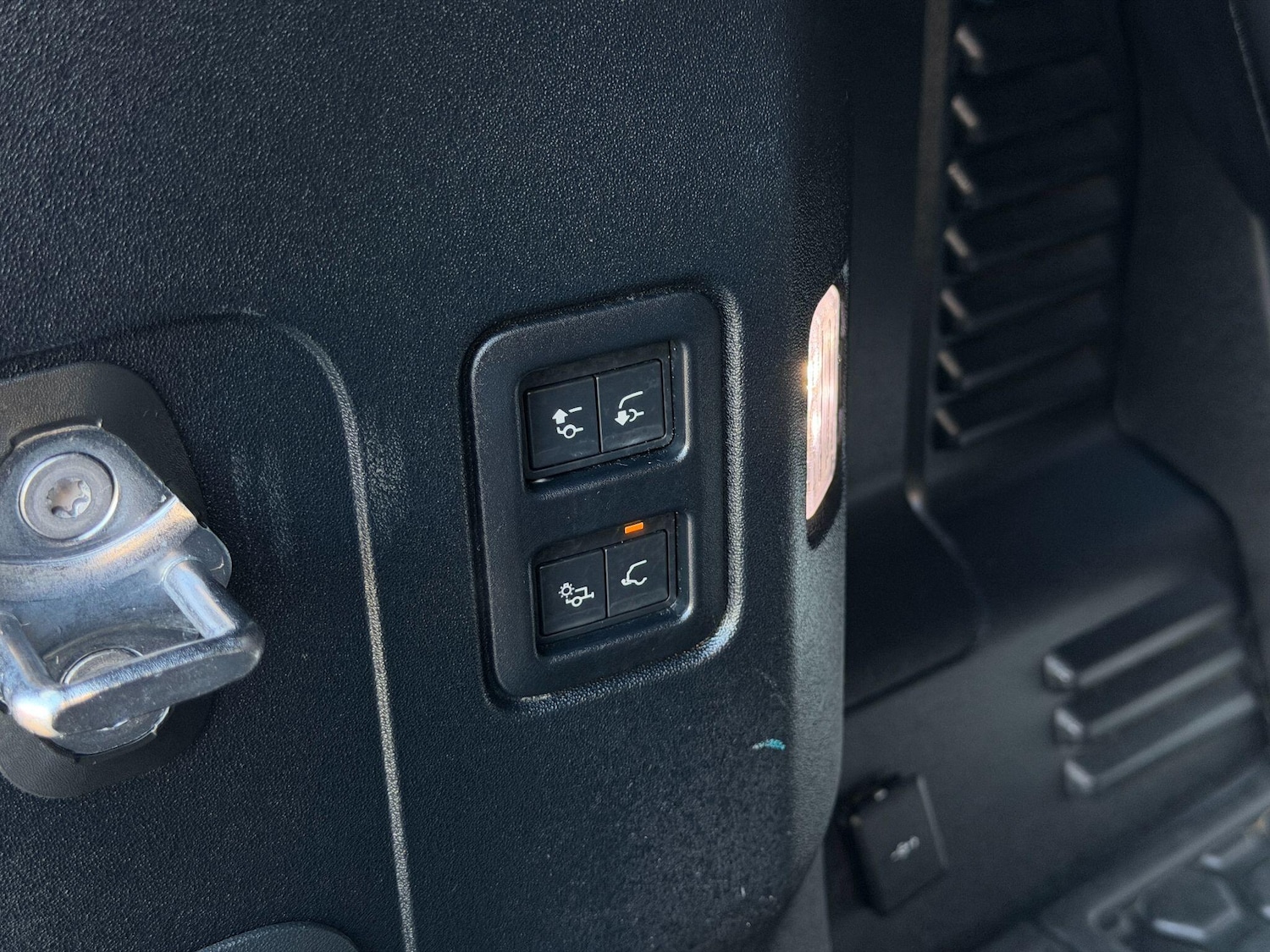 Used Land Rover Defender 90 for sale - 77015495: Photo 51