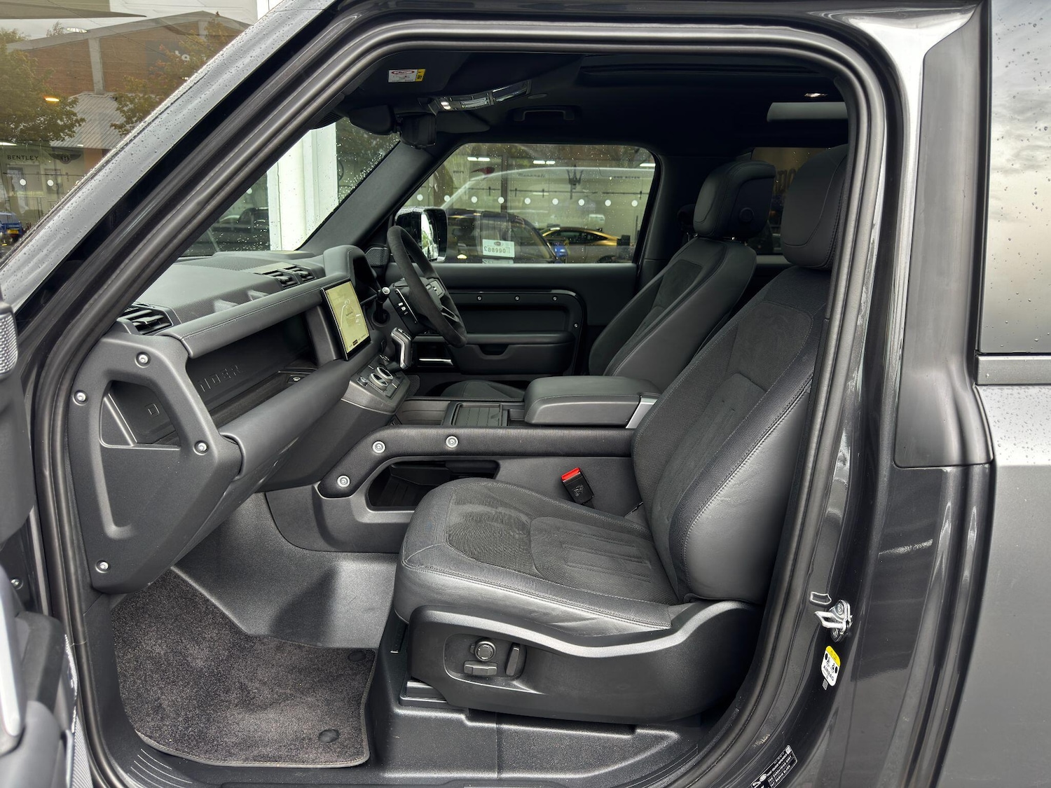 Used Land Rover Defender 90 2023 for sale - 75915653: Photo 17