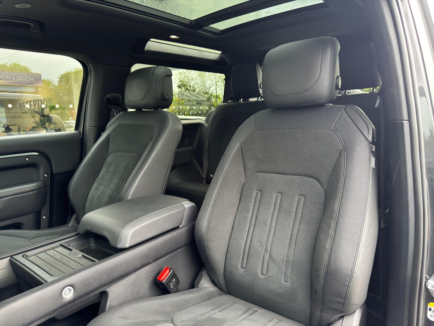 Used Land Rover Defender 90 2023 for sale - 75915653: Photo 18