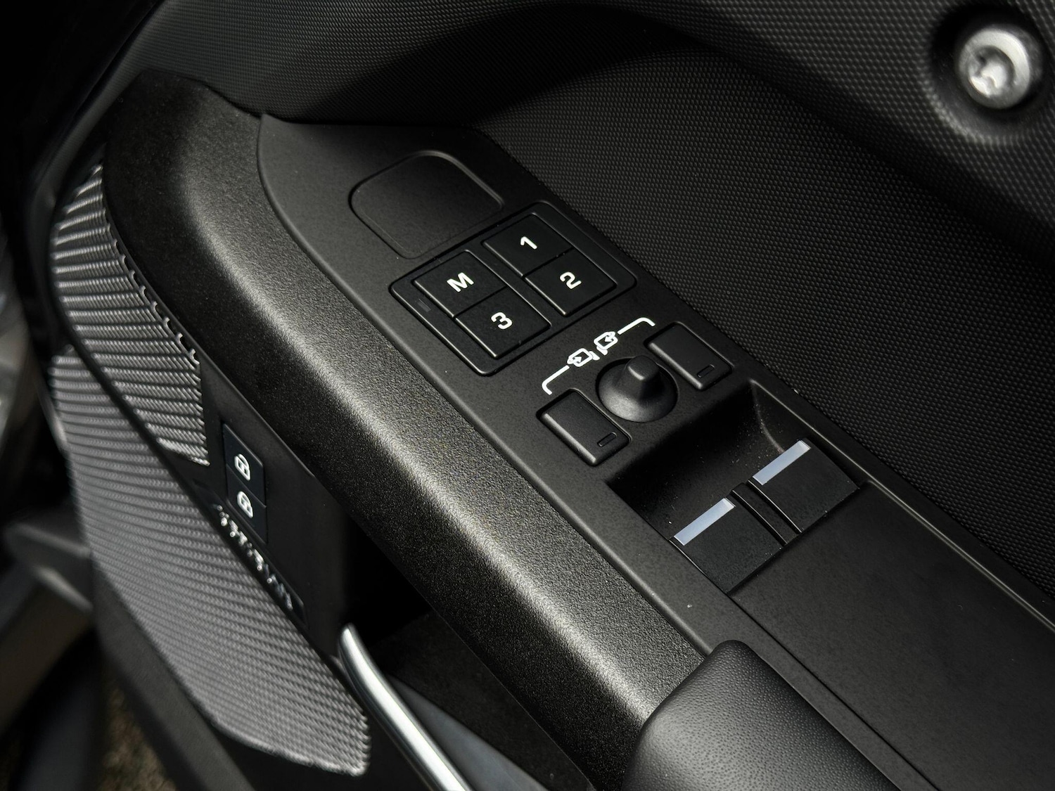 Used Land Rover Defender 90 2023 for sale - 75915653: Photo 21