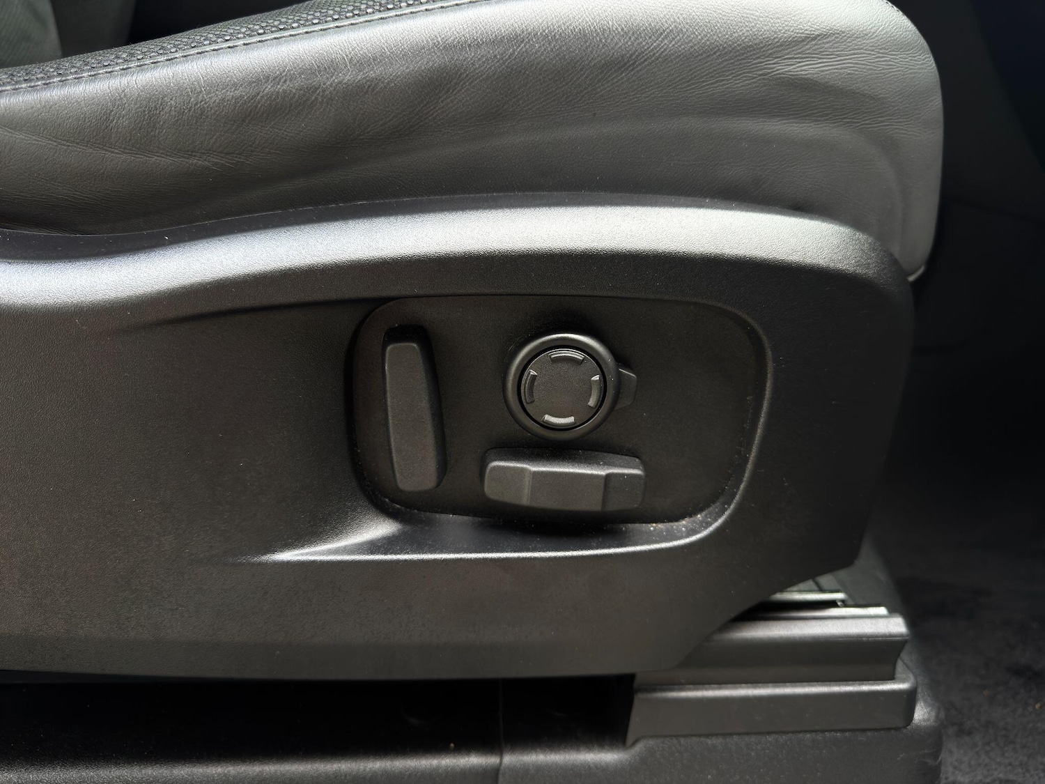 Used Land Rover Defender 90 2023 for sale - 75915653: Photo 23