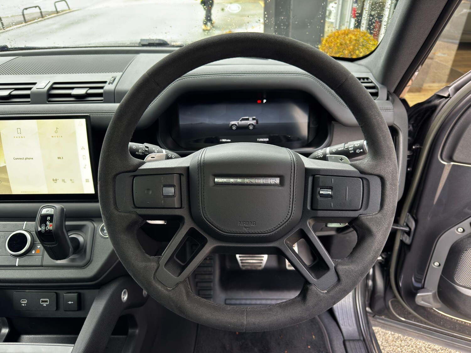 Used Land Rover Defender 90 2023 for sale - 75915653: Photo 24