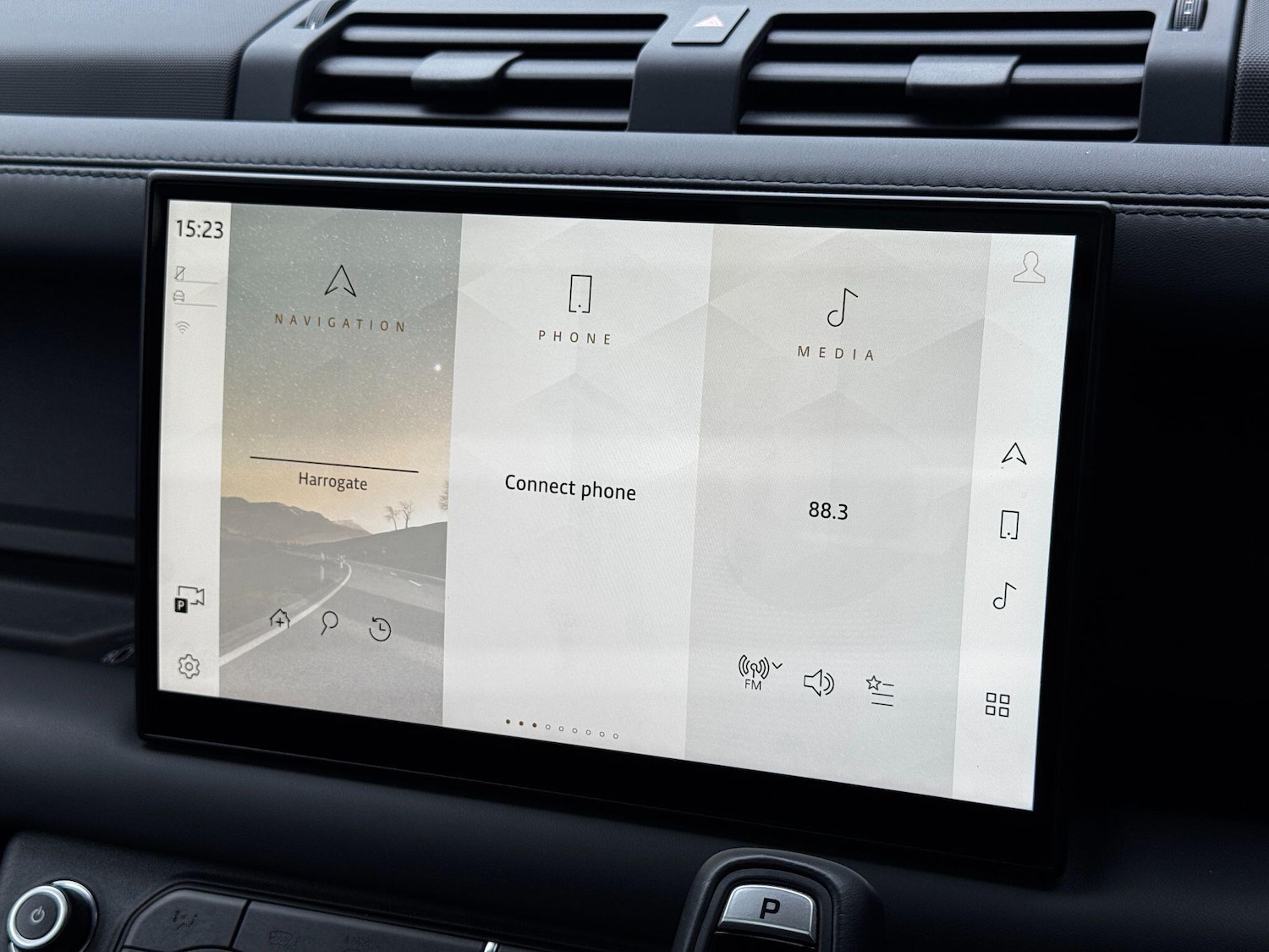 Used Land Rover Defender 90 2023 for sale - 75915653: Photo 32