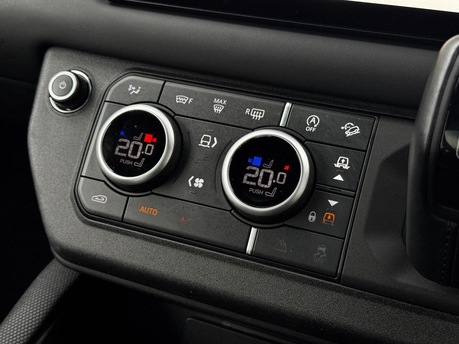 Used Land Rover Defender 90 2023 for sale - 75915653: Photo 44