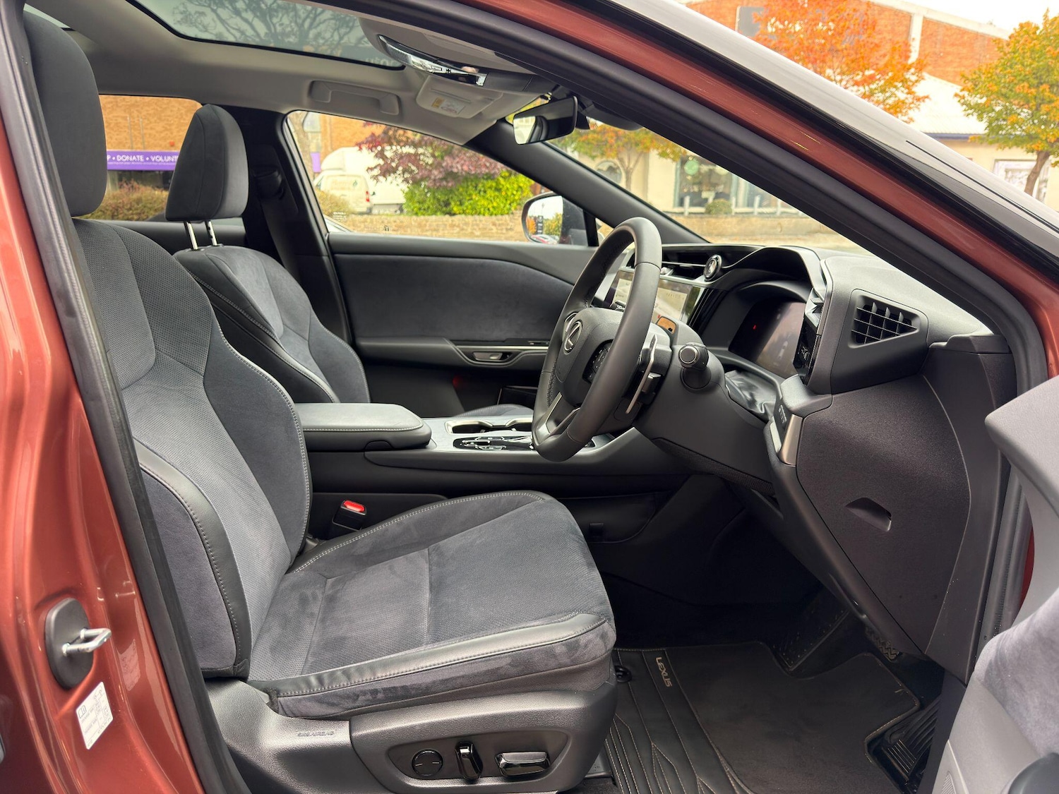 Used Lexus RZ 2023 for sale - 76997887: Photo 17