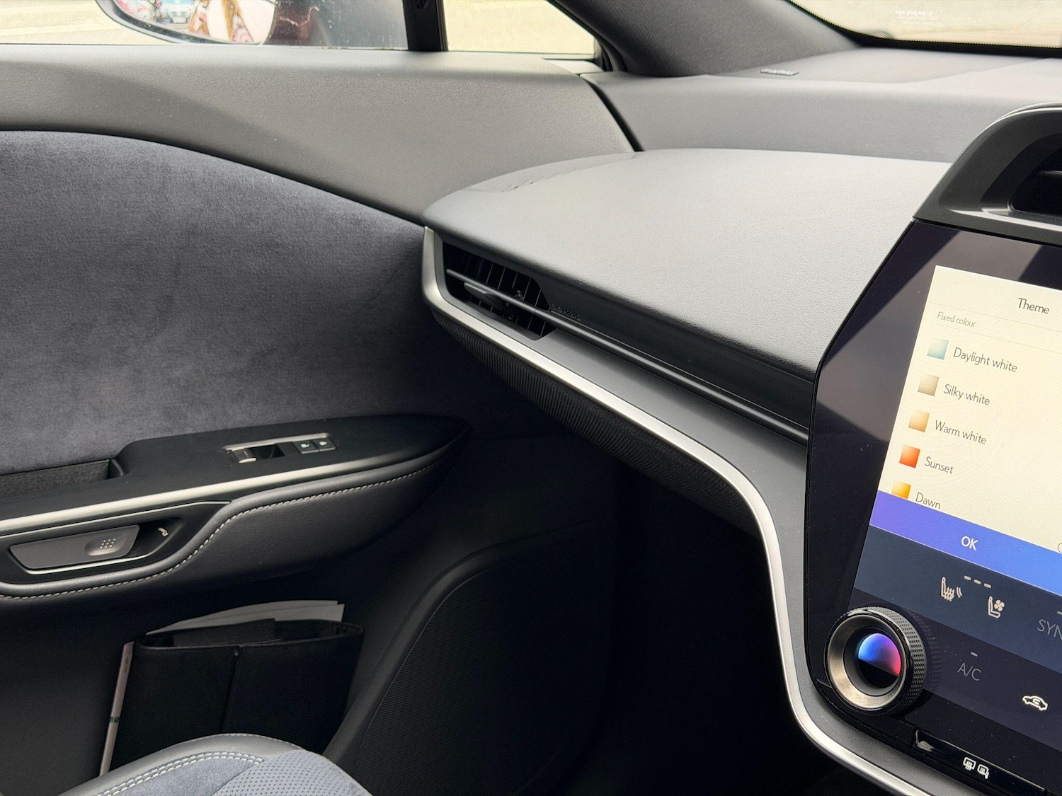 Used Lexus RZ 2023 for sale - 76997887: Photo 42