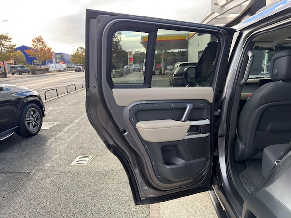 Used Land Rover Defender 110 2024 for sale - 76199877: Photo 59