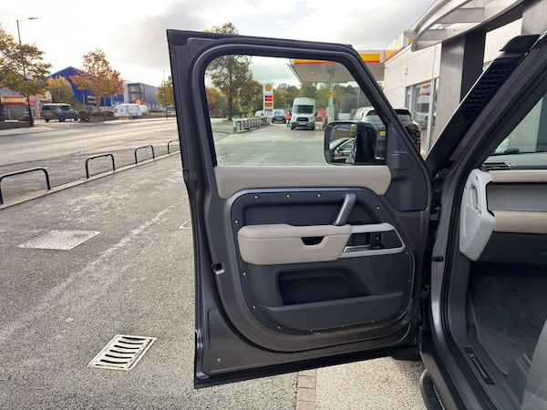Used Land Rover Defender 110 2024 for sale - 76199877: Photo 60