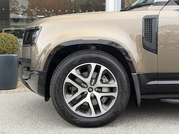 Used Land Rover Defender 2025 for sale - 76226489: Photo 4