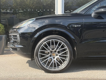 Used Porsche Cayenne 2023 for sale - 79508522: Photo