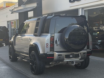 Used Land Rover Defender 2023 for sale - 79532722: Photo