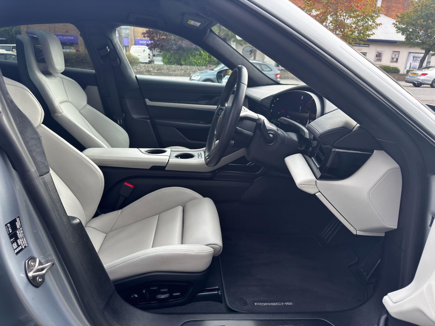 Used Porsche Taycan 2023 for sale - 76457511: Photo 20