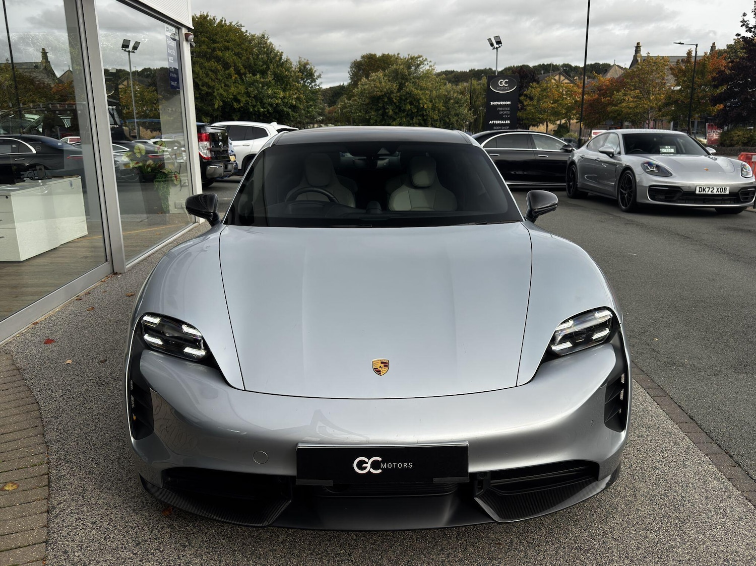 Used Porsche Taycan 2023 for sale - 76457511: Photo 3