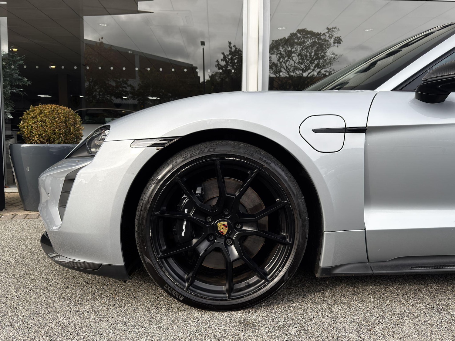 Used Porsche Taycan 2023 for sale - 76457511: Photo 4