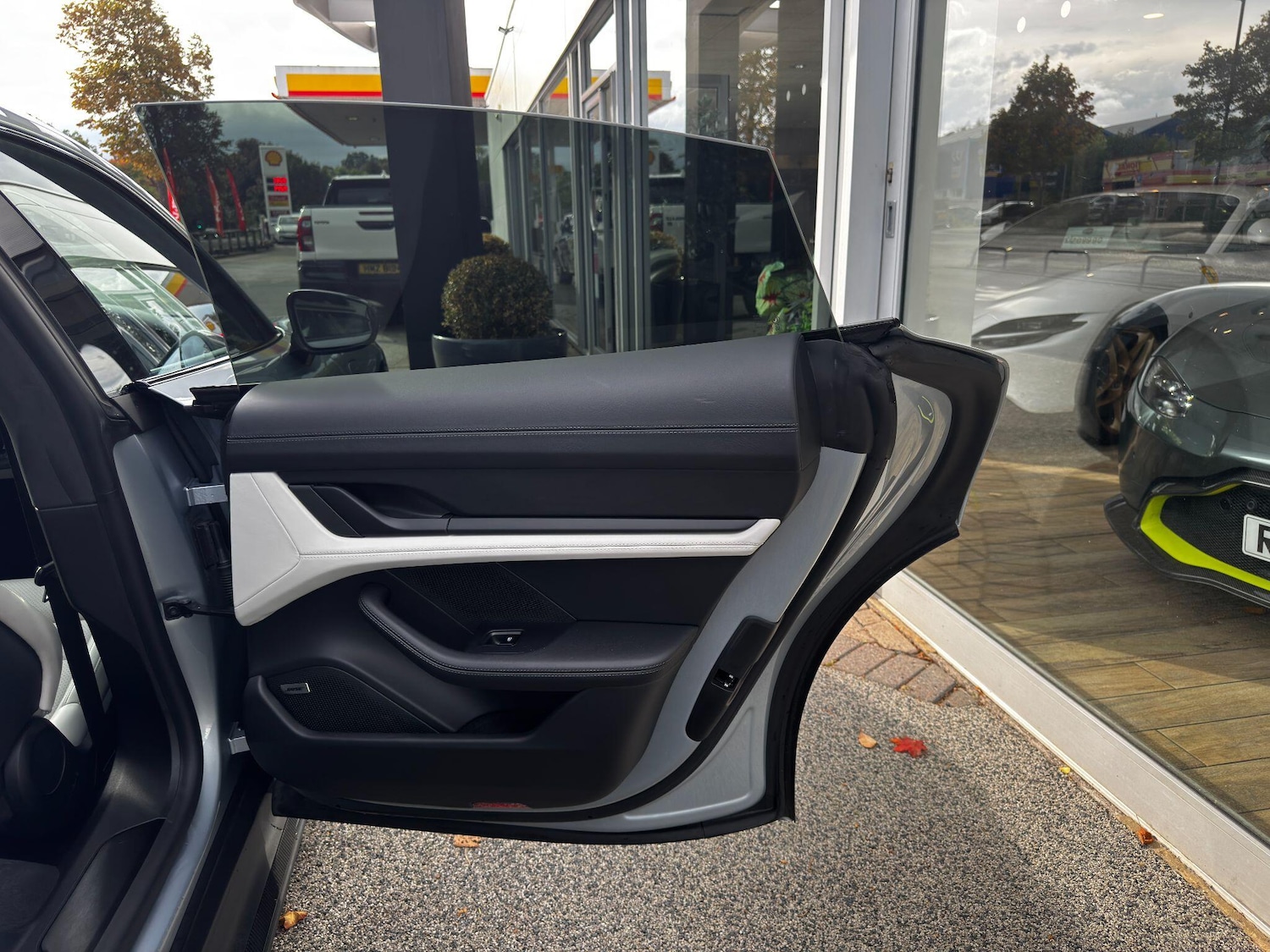 Used Porsche Taycan 2023 for sale - 76457511: Photo 63