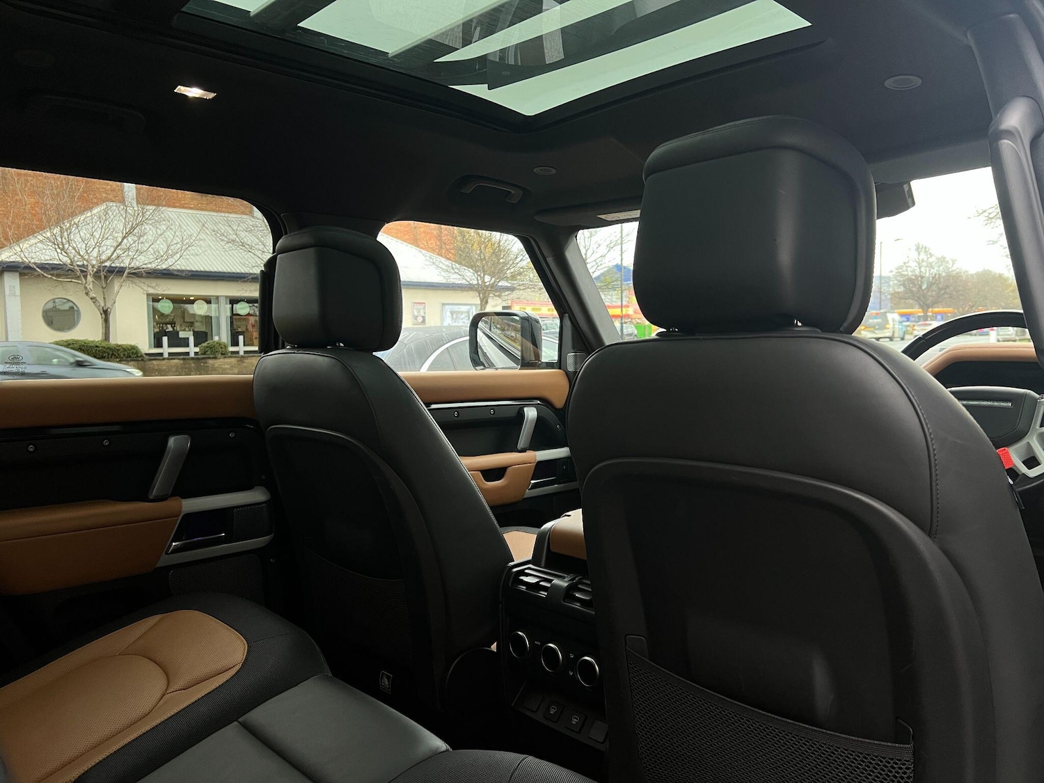 Used Land Rover Defender 2022 for sale - 76549604: Photo 30