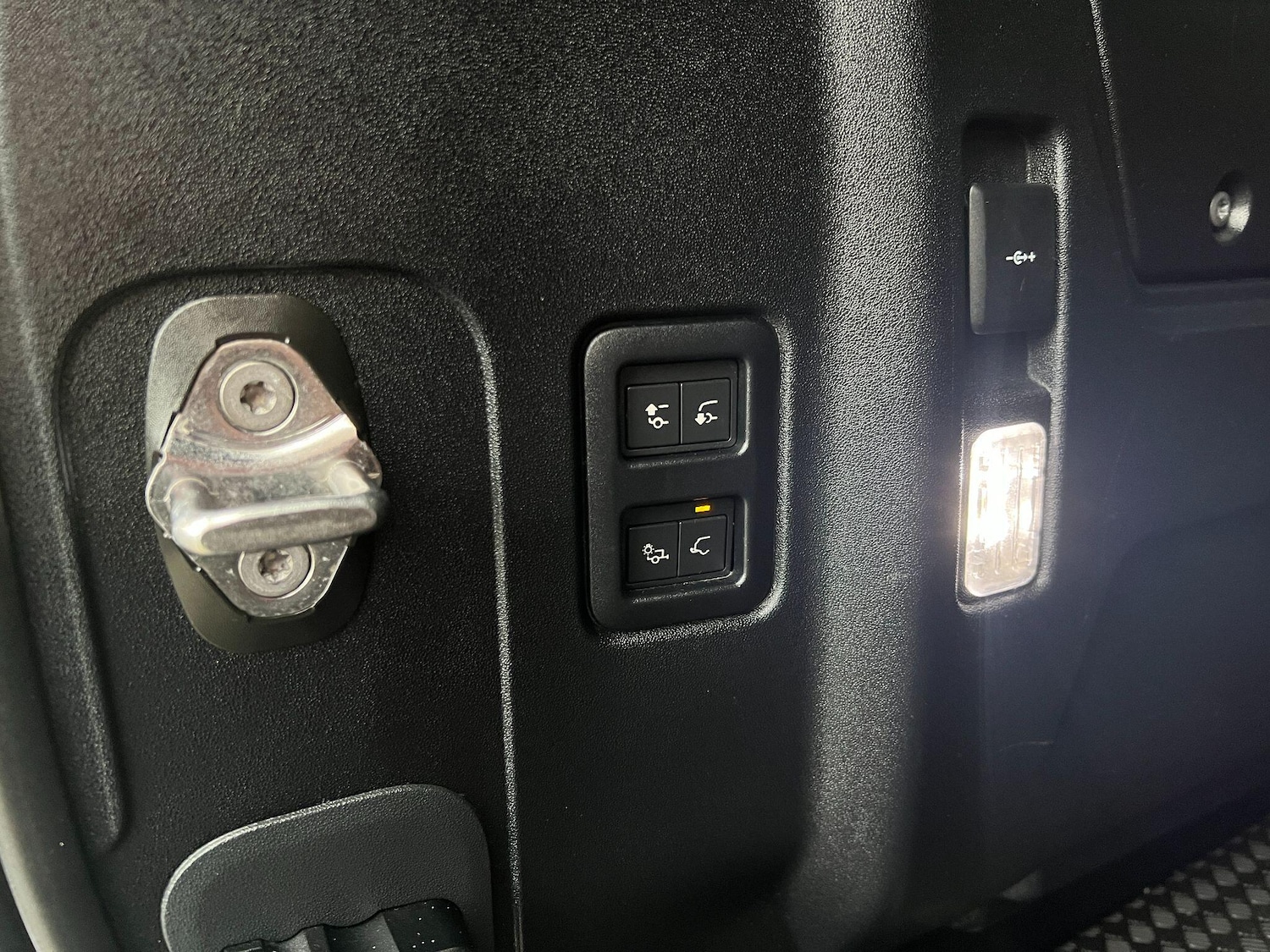 Used Land Rover Defender 2022 for sale - 76549604: Photo 33