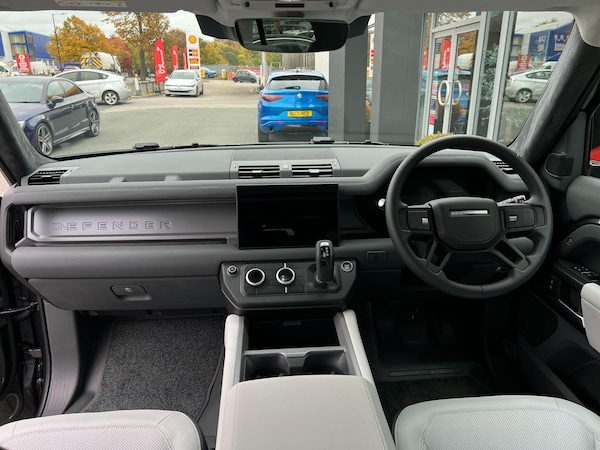 Used Land Rover Defender 130 2025 for sale - 76270874: Photo 12