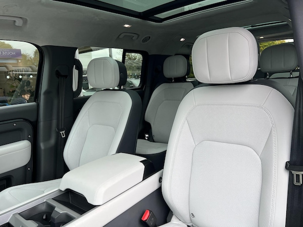 Used Land Rover Defender 130 2025 for sale - 76270874: Photo 17