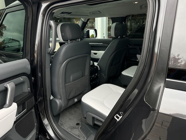 Used Land Rover Defender 130 2025 for sale - 76270874: Photo 19