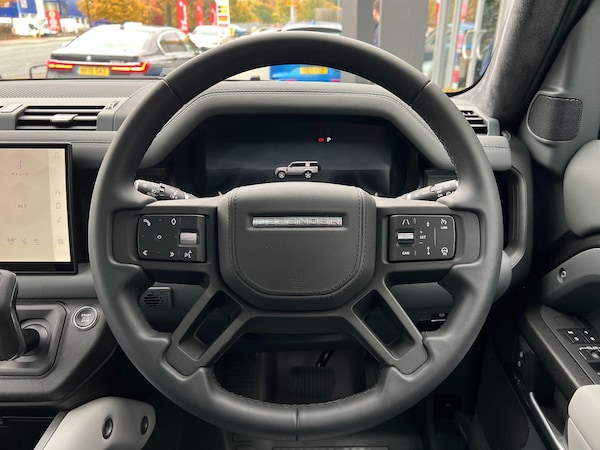 Used Land Rover Defender 130 2025 for sale - 76270874: Photo 24
