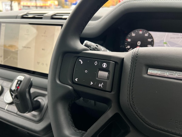 Used Land Rover Defender 130 2025 for sale - 76270874: Photo 25