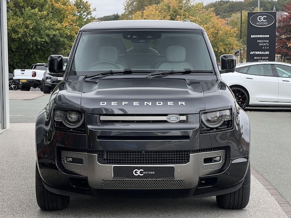 Used Land Rover Defender 130 2025 for sale - 76270874: Photo 3