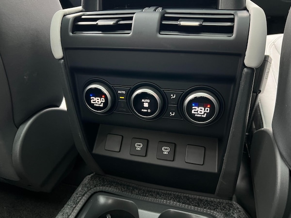 Used Land Rover Defender 130 2025 for sale - 76270874: Photo 44