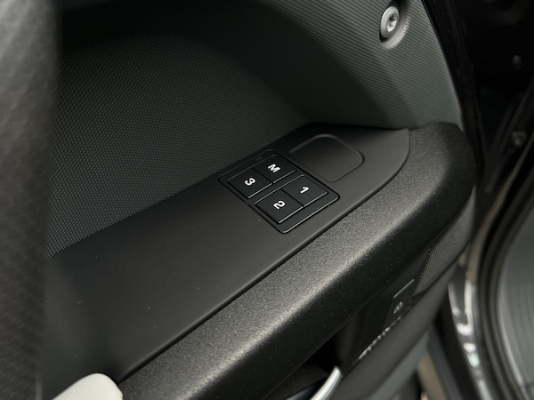 Used Land Rover Defender 130 2025 for sale - 76270874: Photo 49
