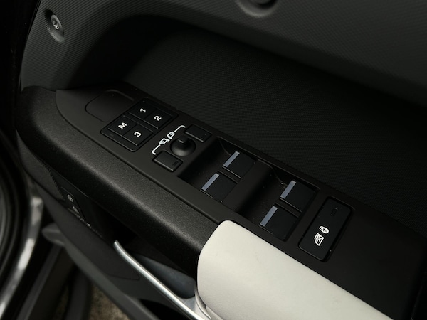 Used Land Rover Defender 130 2025 for sale - 76270874: Photo 62