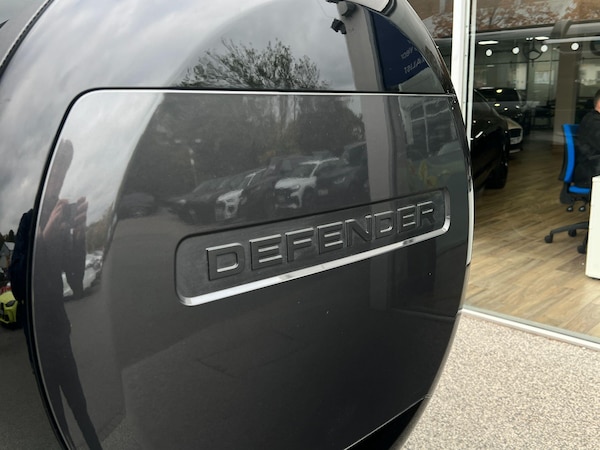 Used Land Rover Defender 130 2025 for sale - 76270874: Photo 71