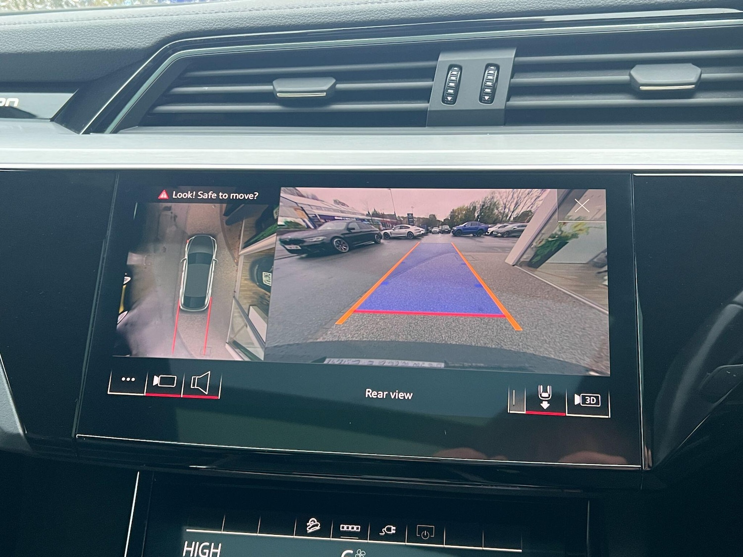 Used Audi e-tron 2021 for sale - 76572875: Photo 45