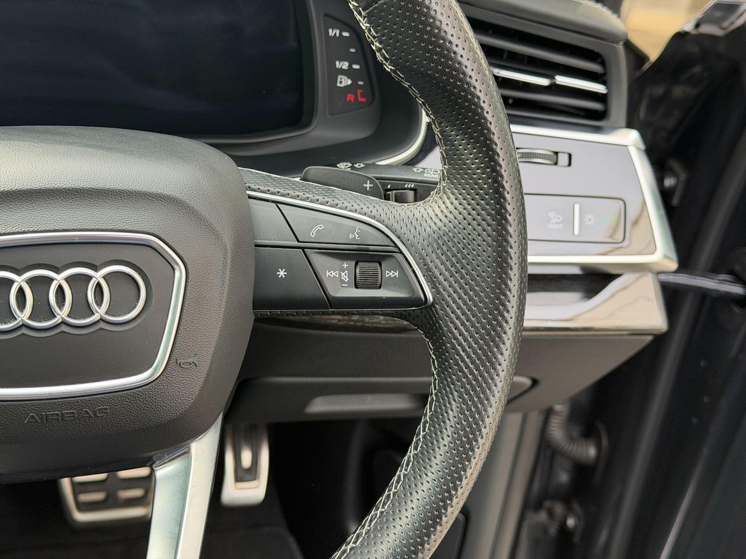 Used Audi Q8 2023 for sale - 78184783: Photo 25