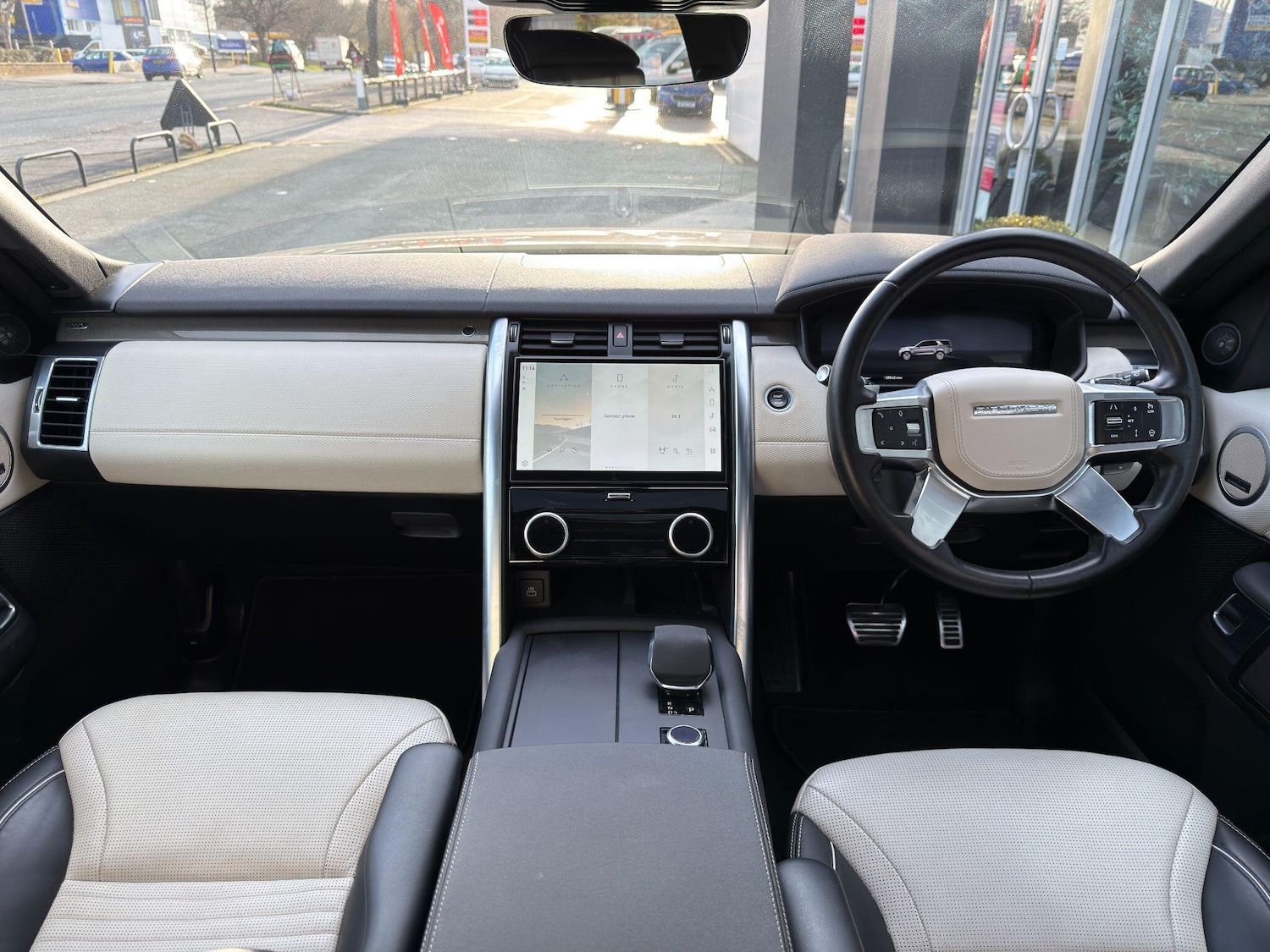Used Land Rover Discovery 2023 for sale - 76899416: Photo 11