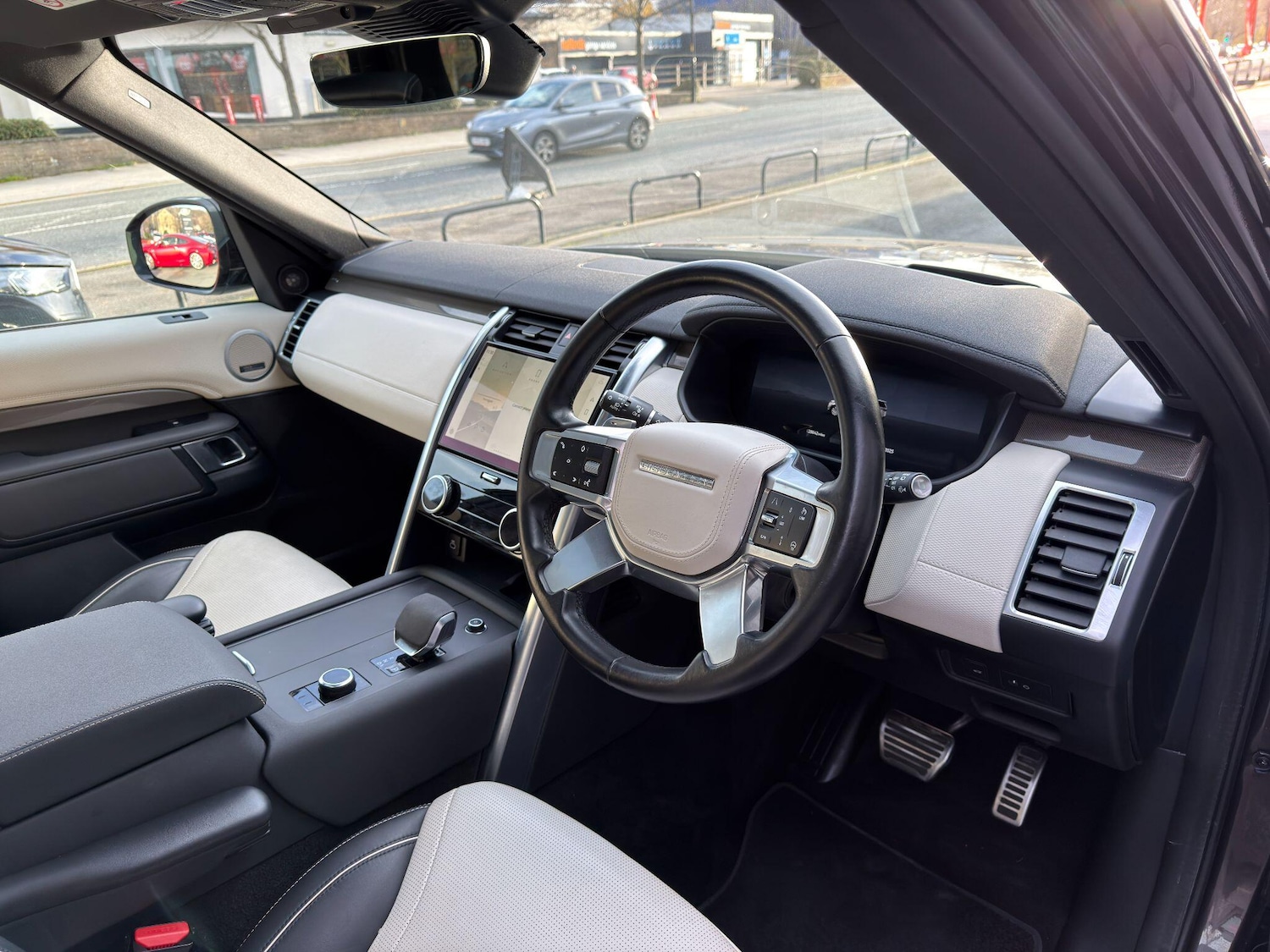 Used Land Rover Discovery 2023 for sale - 76899416: Photo 13