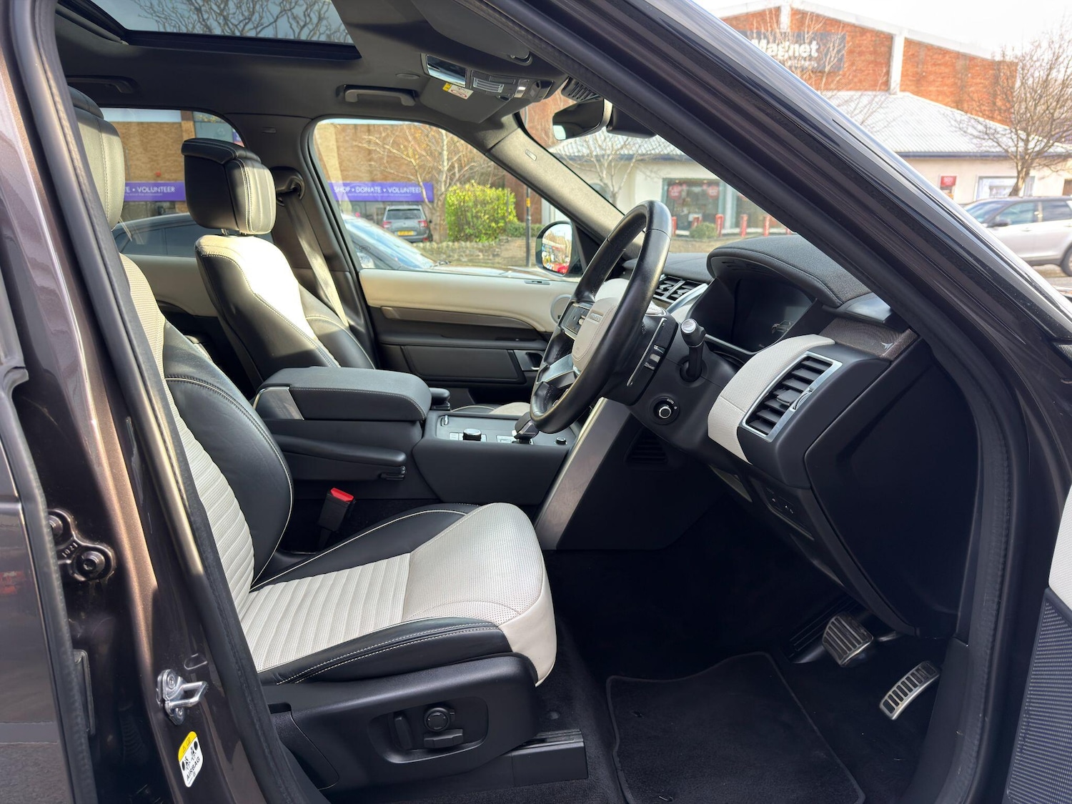 Used Land Rover Discovery 2023 for sale - 76899416: Photo 15