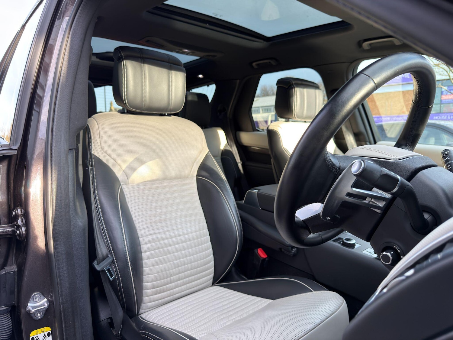 Used Land Rover Discovery 2023 for sale - 76899416: Photo 16