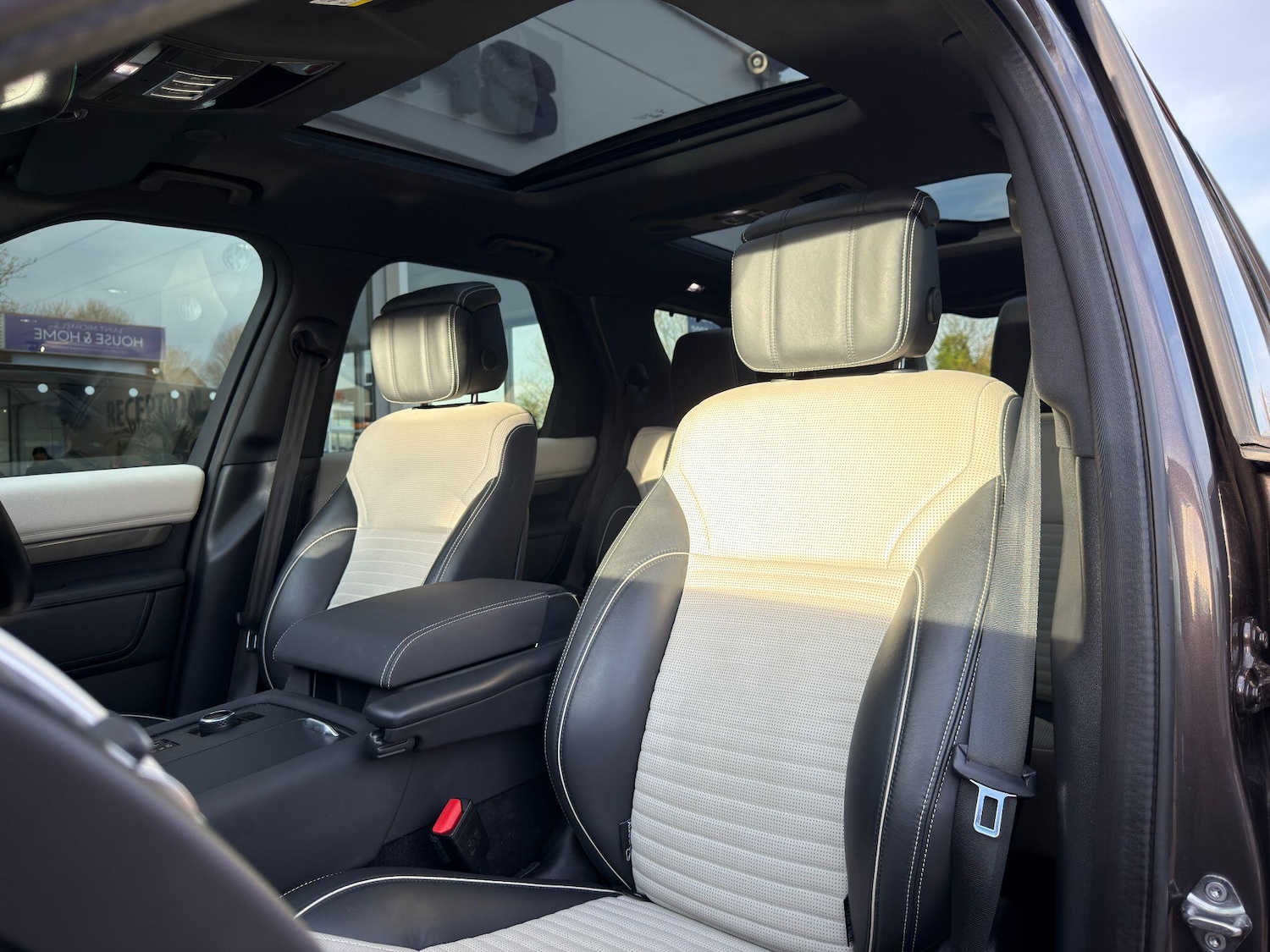 Used Land Rover Discovery 2023 for sale - 76899416: Photo 17