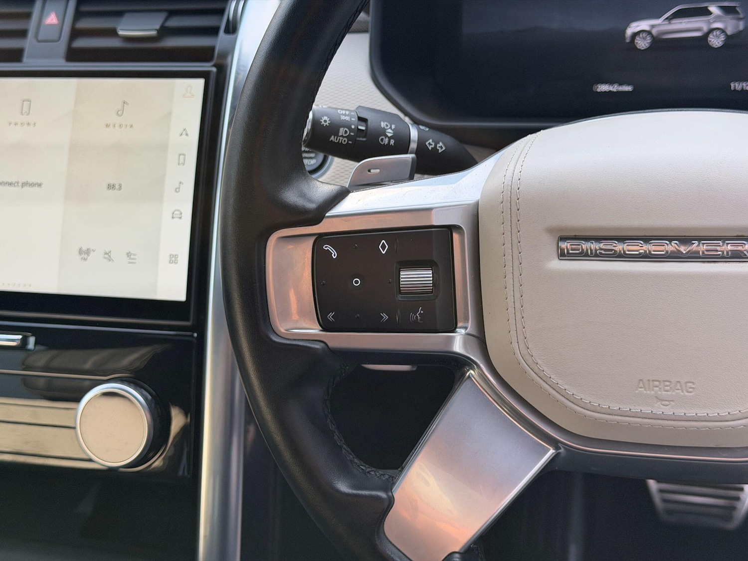 Used Land Rover Discovery 2023 for sale - 76899416: Photo 29