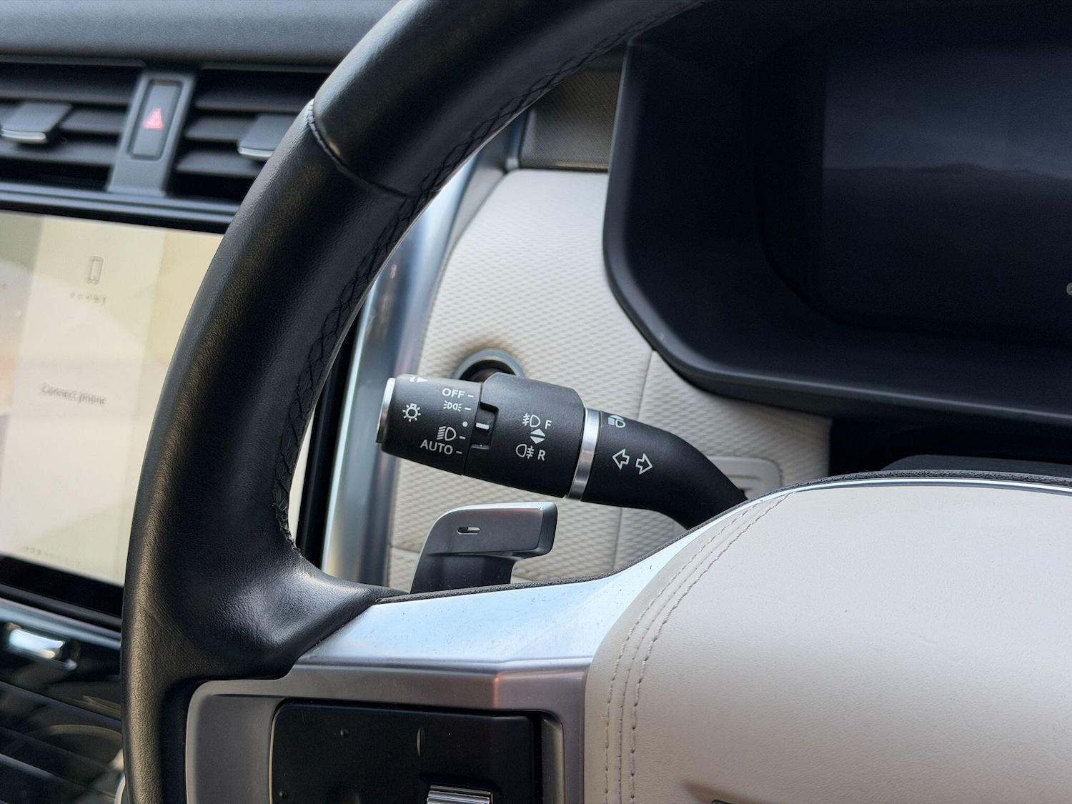 Used Land Rover Discovery 2023 for sale - 76899416: Photo 31