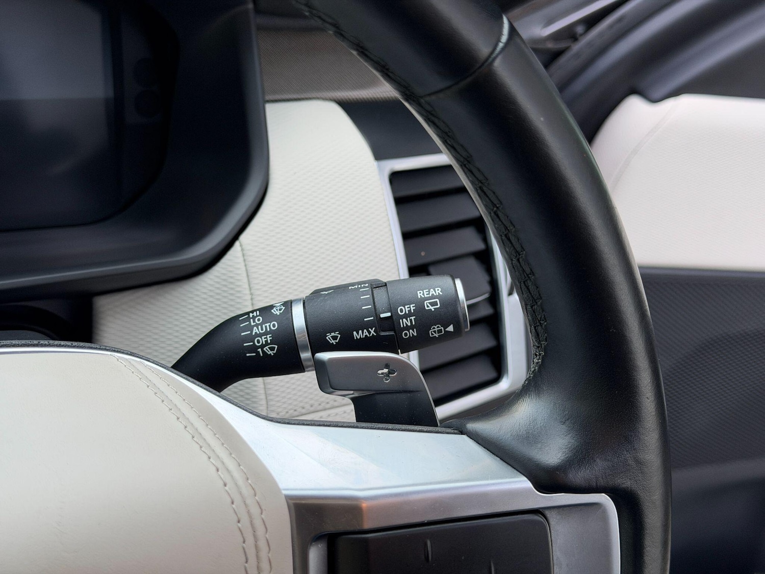 Used Land Rover Discovery 2023 for sale - 76899416: Photo 32