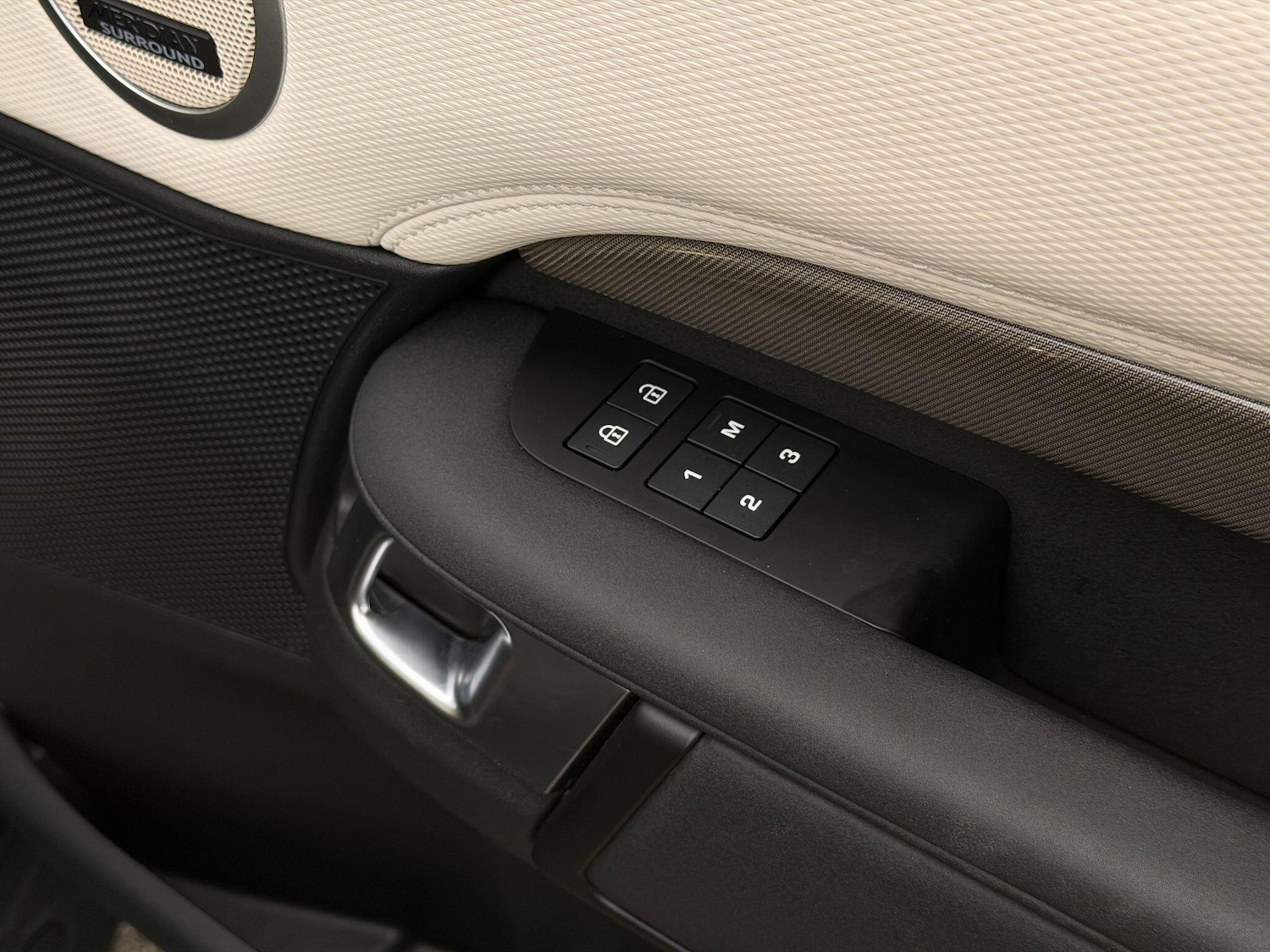 Used Land Rover Discovery 2023 for sale - 76899416: Photo 50