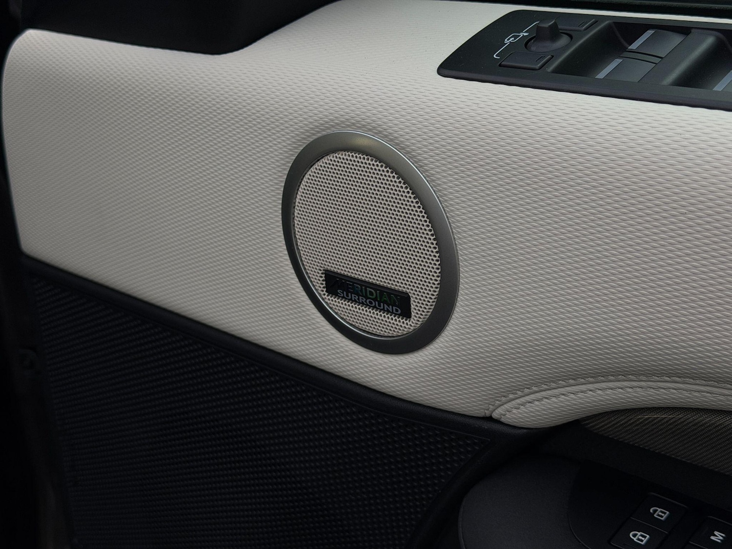 Used Land Rover Discovery 2023 for sale - 76899416: Photo 51