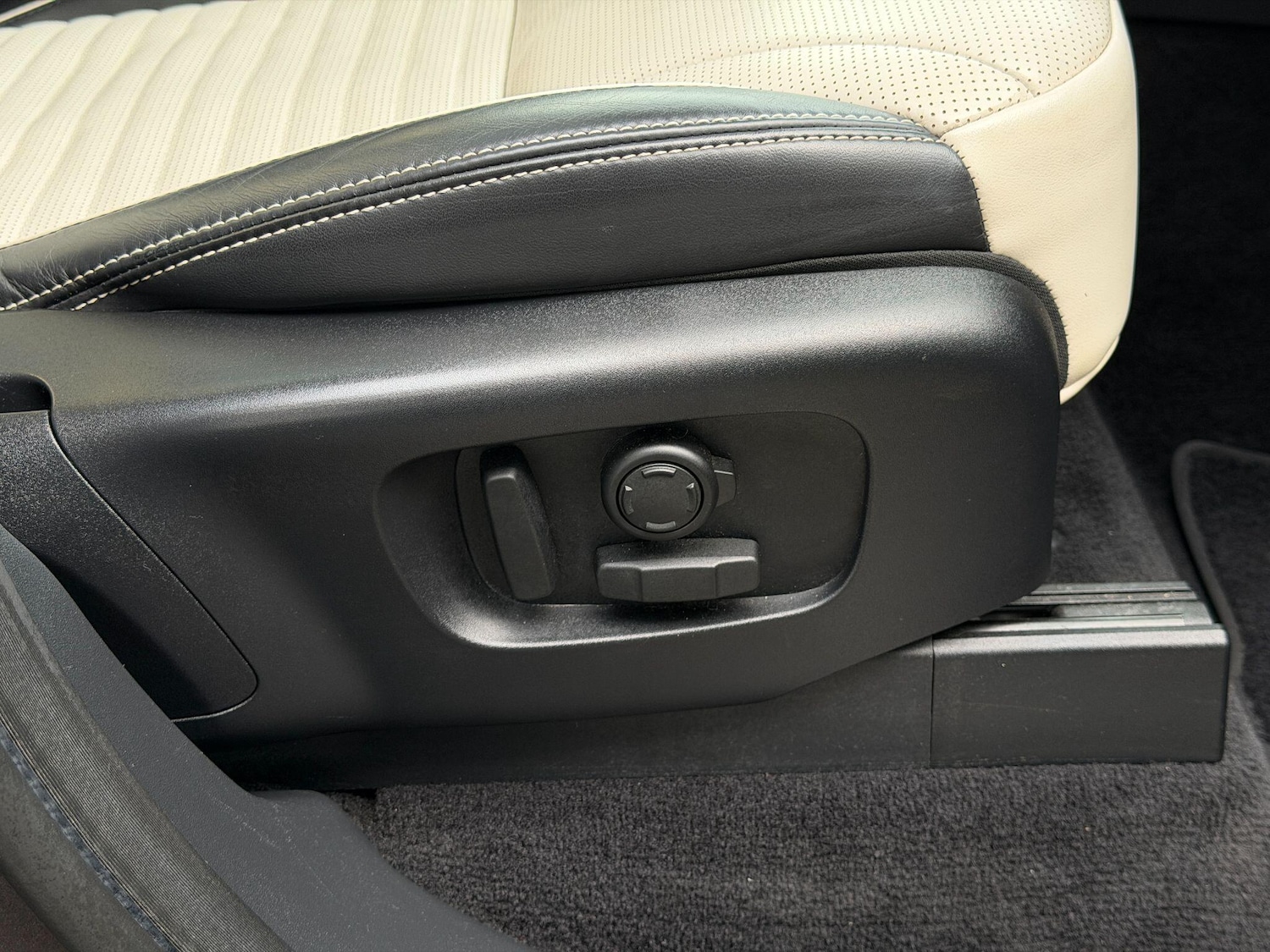 Used Land Rover Discovery 2023 for sale - 76899416: Photo 54